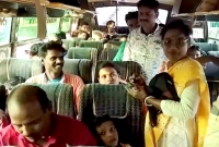 রসায়নের স্নাতক পাস করেও চাকরি পাননি সাগরিকা, এখন করেন বাসের কন্ডাক্টরি 