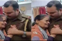 ছেলে ও বউয়ের পিটুনি খেয়ে কাঁদতে কাঁদতে থানায় বৃদ্ধ মা, পুলিশ যা করলো রীতিমতো সবাই অবাক