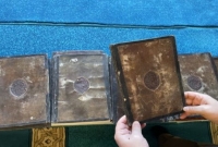 সন্ধান মিলল ৪৫০ বছর আগে হাতে লেখা পবিত্র কুরআন শরিফের