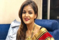 অভিনেত্রীকে ধ'র্ষণের হু'মকি, বাড়ির সামনে তা'ণ্ডব যুবকের