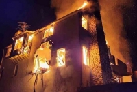 সাপ মারতে আগুন : পুড়ে গেল সাড়ে সাত কোটির বাড়ি!