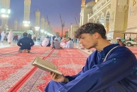 মহানবী মুহাম্মদ (সা.)-এর বাড়িতে এসে পবিত্র কোরআন তেলাওয়াত করছি: ব্রিটিশ শিল্পী হারিস জে