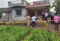 হত্যা করে বোনের কাটা মাথা নিয়ে সেলফি ভাইয়ের!