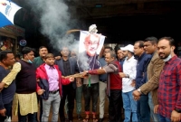 অসন্তোষসহ চরম ক্ষোভে ডা. মুরাদের স্মৃতিচিহ্ন মুছে ফেলছে এলাকাবাসী 