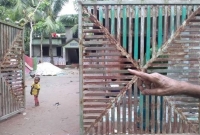 তাহাজ্জুদের নামাজ পড়তে অজু করার জন্য উঠে দেখলেন দরজার সামনে ডাকাতের দল!