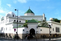 ৯৯টি মসজিদে অভিযান চালিয়ে ২১ বন্ধ করে দিল ফ্রান্স