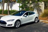 বিরক্ত হয়ে নিজের কোটি টাকার গাড়ি বোমা মেরে উড়িয়ে দিলেন মালিক