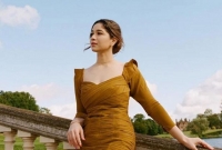 কোমর দুলিয়ে ঘায়েল করলেন শচীনকন্যা সারা