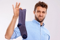 কিছু সহজ উপায়ে দূর করুন মোজার দুর্গন্ধ