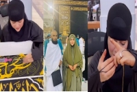 এবার পবিত্র কাবা শরীফের গিলাফ সেলাই করছেন সানা খান 