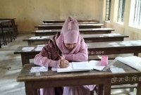 পরীক্ষার এক ঘণ্টা আগে ফুটফুটে সন্তান জন্ম দিয়ে পরীক্ষার হলে সাদিয়া