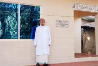 শিক্ষককে বাড়ি উপহার দিলেন প্রাক্তন ছাত্ররা