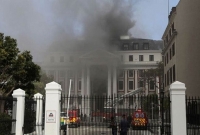 দক্ষিণ আফ্রিকার সংসদ ভবনে আগুন