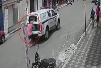 চলন্ত গাড়ি থেকে পালালো আসামি, থানায় গিয়ে টের পেলো পুলিশ