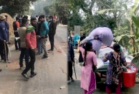 যে যা পারছে সব নিয়ে বাড়ি ছেড়ে পালাচ্ছে নারীরা