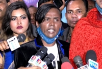 শিল্পী সমিতির নির্বাচনী প্রচারণায় এসে বিতর্কে জড়ালেন হিরো আলম