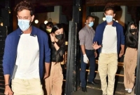 জাপানি রেস্তোরাঁয় হৃত্বিকের হাত ধরে কে এই রহস্যময়ী তরুণী?