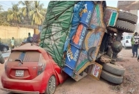 পালালেন ট্রাকচালক ও হেলপার, অল্পের জন্য বাঁচলেন ৪ জন