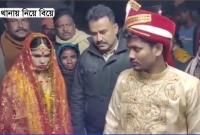 প্রতারক প্রেমিককে ধরে এনে অনাথ তরুণীর সঙ্গে থানায় ধুমধাম করে বিয়ে
