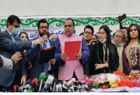 শেষ পর্যন্ত নায়িকা নিপুণের শপথ পড়ালেন যিনি