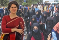 হয়রানি বন্ধ করুন, হিজাব নারীর অধিকার : প্রিয়াঙ্কা গান্ধী