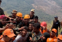 পাহাড়ে ২ দিন ধরে আটকে পড়া সেই যুবককে উদ্ধার করলো সেনাবাহিনী