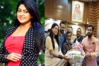 ইলিয়াস কাঞ্চন সহ সবাই মিলে নিপুণকে মিষ্টিমুখ করান, লাগানো হয়েছে নেমপ্লেটও