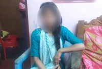  প্রেমিকের বাড়িতে সাত দিন যাবত অবস্থান নিয়ে অনশন করছেন তরুণী!