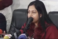 নিপুণ গাড়ি থেকে নামার সময় কয়েকজন লোক এসে হুমকি দেওয়ার অভিযোগ