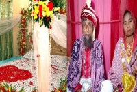 প্রেম করে ৫৪ বছরের এক বৃদ্ধাকে বিয়ে করলেন ৬২ বছরের এক বৃদ্ধ প্রেম করে ৫৪ বছরের এক বৃদ্ধাকে বিয়ে করলেন ৬২ বছরের এক বৃদ্ধ