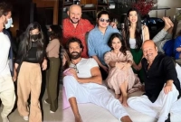 যেভাবে একে অপরের হয়ে গেলেন হৃতিক ও সাবা আজাদ