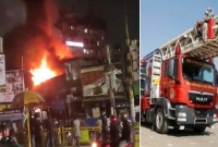 নীলক্ষেতে আগুনে আটকা অনেক লোক, যেভাবে উদ্ধারের চেষ্টা