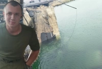 রুশ সেনার ট্যাঙ্কের সারি শহরে প্রবেশ রুখতে ব্রিজসহ নিজেকে উড়িয়ে দিলেন ইউক্রেনের তরুণ!