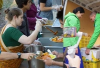 বিপন্ন ইউক্রেনে সেবাধর্ম, দুর্দশাগ্রস্ত মানুষদের সেবায় উন্মুক্ত হলো ৫৪টি মন্দিরের দ্বার