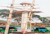 মাটি থেকে প্রায় ৪০ ফুট উচ্চতা বিশিষ্ট ‘আল্লাহু চত্বর‘দেখতে মানুষের ভিড়!