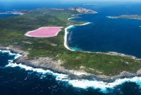 টকটকে গোলাপি জলের এই হ্রদ পৃথিবীর অন্যতম বিস্ময়! যার রহস্য আজও অজানা