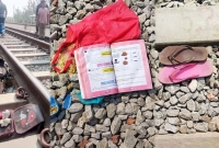 ট্রেনে কাটা পড়ে ৩ বান্ধবীর মৃত্যু; রেললাইনে এখনো পড়ে স্কুলব্যাগ ও স্যান্ডেল