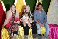 সন্তানসহ গায়ে হলুদে আলিসা-শুভ দম্পতি, আড়ম্বর আয়োজনে হলুদ সম্পন্ন  সন্তানসহ গায়ে হলুদে আলিসা-শুভ দম্পতি, আড়ম্বর আয়োজনে হলুদ সম্পন্ন