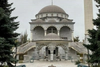 ইউক্রেনে রাশিয়ান সেনাদের তীব্র হামলার মধ্যেও মসজিদ অক্ষত