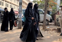 শিক্ষাপ্রতিষ্ঠানে হিজাবের ওপর নিষেধাজ্ঞা বহাল রাখলো কর্নাটক হাইকোর্ট