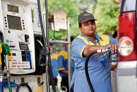 নিষেধাজ্ঞার সুযোগে রাশিয়া থেকে সস্তায় তেল কিনতে পারে ভারত