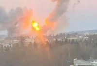 পাকিস্তানে সেনার অস্ত্র গুদামে বিস্ফোরণের পর আগুন (ভিডিওসহ)