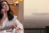 আধাঘন্টা ধরে অনুরোধ ও কান্নাকাটি, তবুও বিমানে উঠতে দেওয়া হল না ঋতুপর্ণাকে!