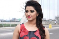 কার উদ্দেশ্যে এমন স্ট্যাটাস দিলেন পরীমণি