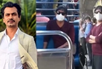 যানজট থেকে বাঁচতে লোকাল ট্রেনে নওয়াজুদ্দিন!