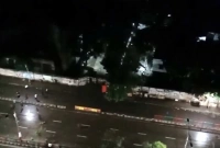 এখনো সংঘর্ষ চলছে নিউ মার্কেট এলাকায়, মুহুর্মুহু ককটেল বিস্ফোরণ