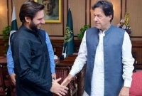 ইমরান খানের পাশে দাঁড়ালেন শহিদ আফ্রিদি, আল্লাহর দোহাই দিয়ে যা লিখলেন