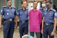 আসামীর অদ্ভুত কাণ্ড, হাসলেন পুলিশ সদস্যরাও, কিছুতেই হাসি থামছিল না আসামীর!