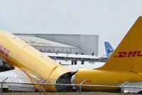 অবতরণের সময় রানওয়েতে পিছলে গিয়ে দুই টুকরো হয়ে গেল প্লেন!