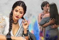 চৈত্রের এই দাবদাহে আরও উত্তাপ বাড়ালেন সোহিনী